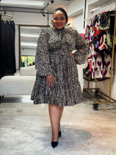 Load image into Gallery viewer, Lady Posh
