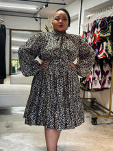 Load image into Gallery viewer, Lady Posh
